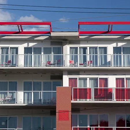 Hotelred-3